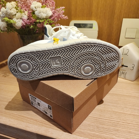 SOLD - NWT Size 39 Veja 10 CWL Sneaker - Picture 2 of 8